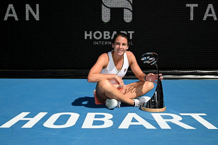 Emma Navarro con il trofeo del WTA di Hobart (Getty Images)