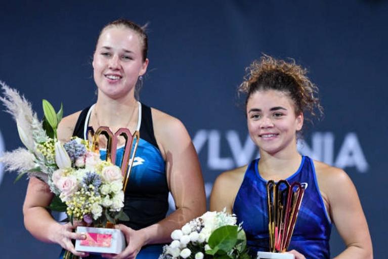 WTA Cluj Napoca: la vincitrice Anna Blinkova e la finalista Jasmine Paolini (foto Facebook Transylvania Open)