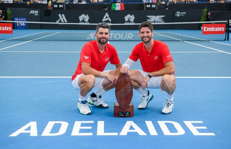 Simone Bolelli e Andrea Vavassori con il trofeo vinto ad Adelaide (Getty Images)