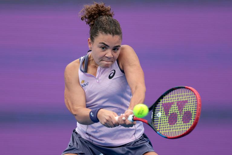 Il rovescio di Jasmine Paolini (Getty Images)