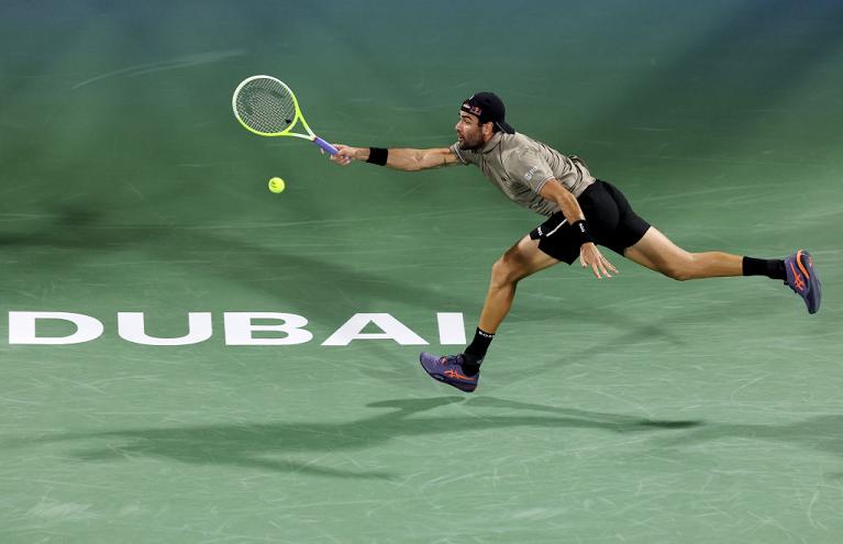 Il diritto in allungo di Matteo Berrettini (Getty Images)