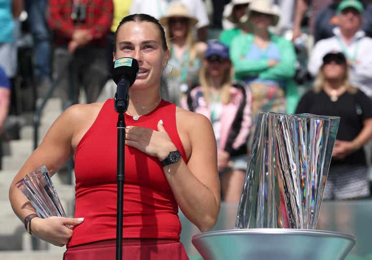Aryna Sabalenka durante il suo discorso al termine della finale persa a Indian Wells (Getty) (Getty)