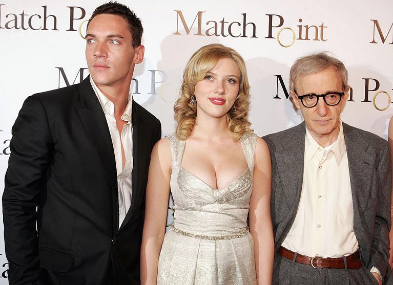 Woody Allen, Scarlett Johansson e Jonathan Rhys-Meyers (Getty)
