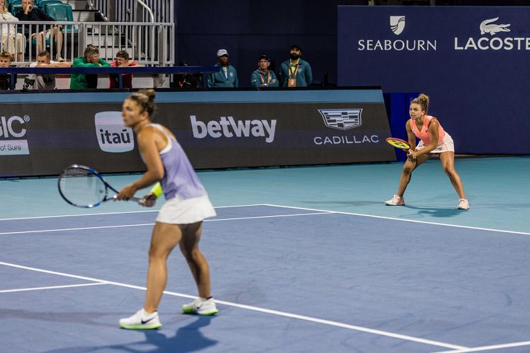 Sara Errani e Jasmine Paolini in azione (foto Miami Open/Hard Rock Stadium)