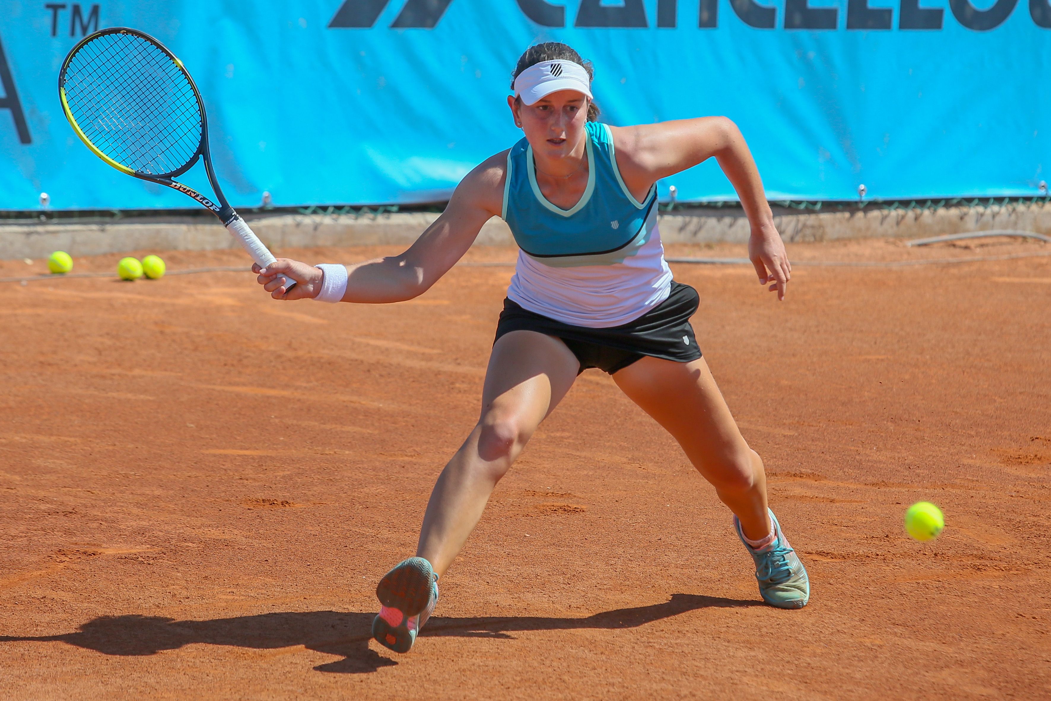 La racchetta di Nuria Brancaccio, 20 anni, n. 383 Wta, è una Dunlop SX 300