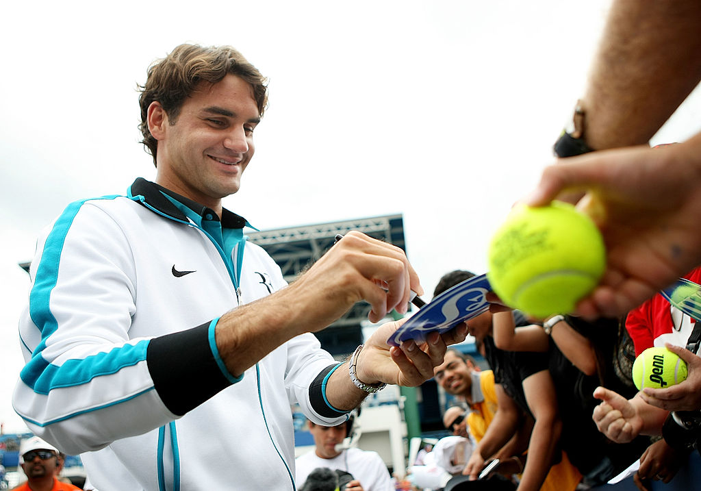 Roger Federer firma autografi