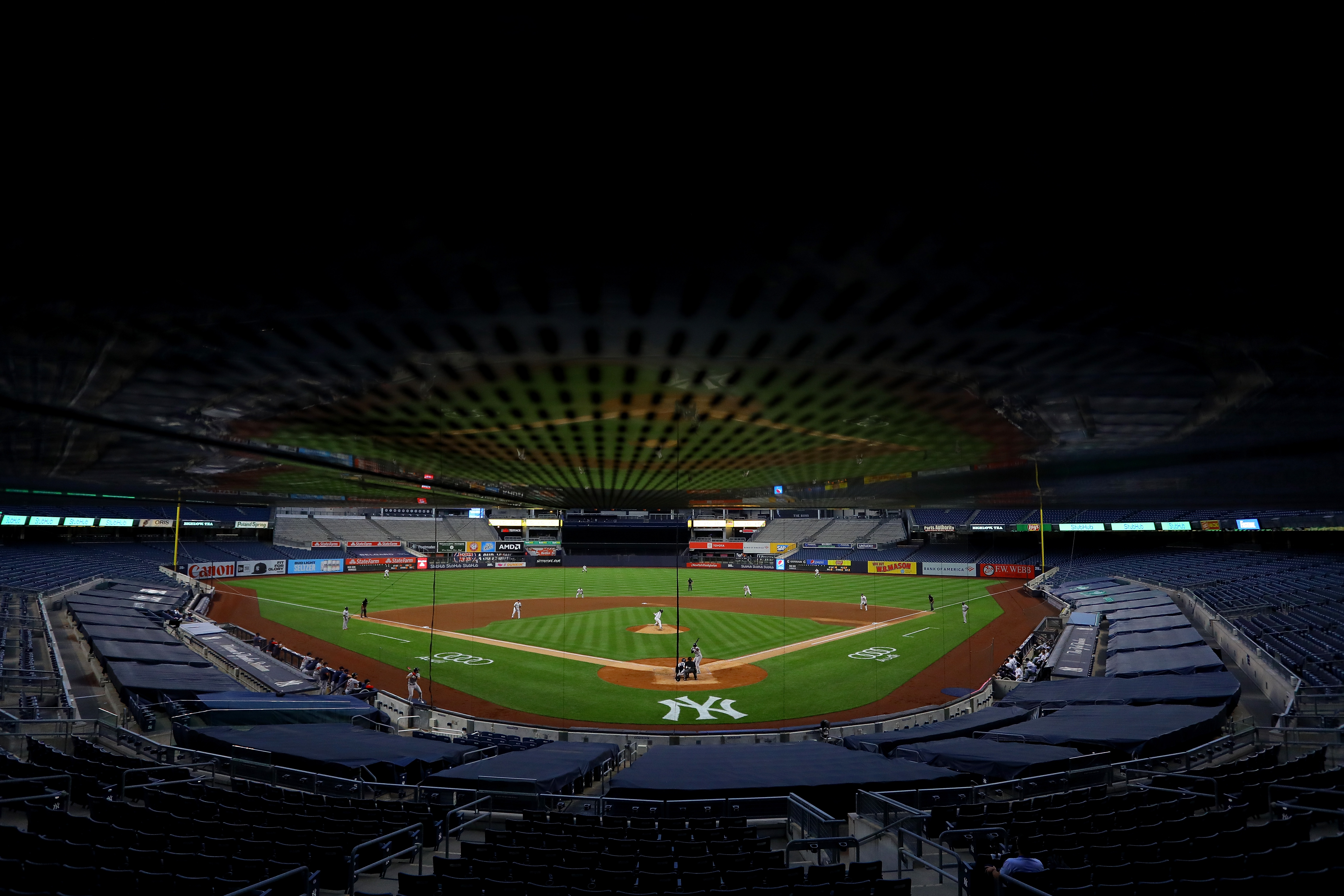 Lo Yankee Stadium di New York vuoto durante una partita degli Yankess