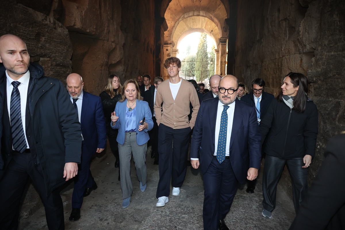 Sinner Gladiatore Festeggia Il Trionfo Lo Shooting Al Colosseo