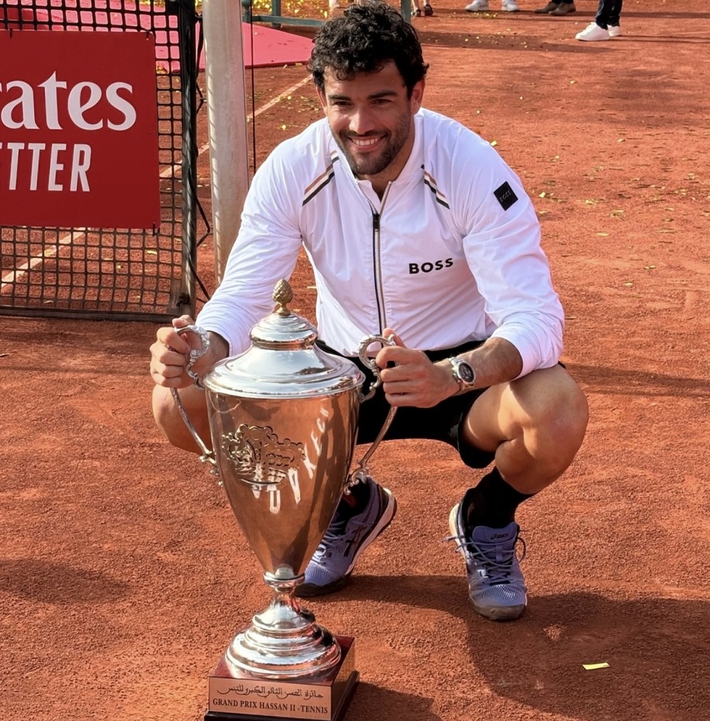 Matteo Berrettini con il trofeo di Marrakech 2024