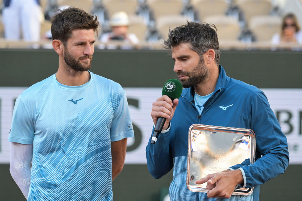 Andrea Vavassori e Simone Bolelli alla cerimonia di premiazione del Roland Garros (Getty Images)